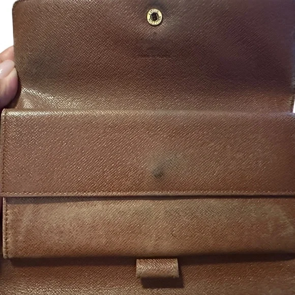 Louis Vuitton Brown Long Wallet – Pre-Loved, Needs Interior Care - Picture 13 of 15